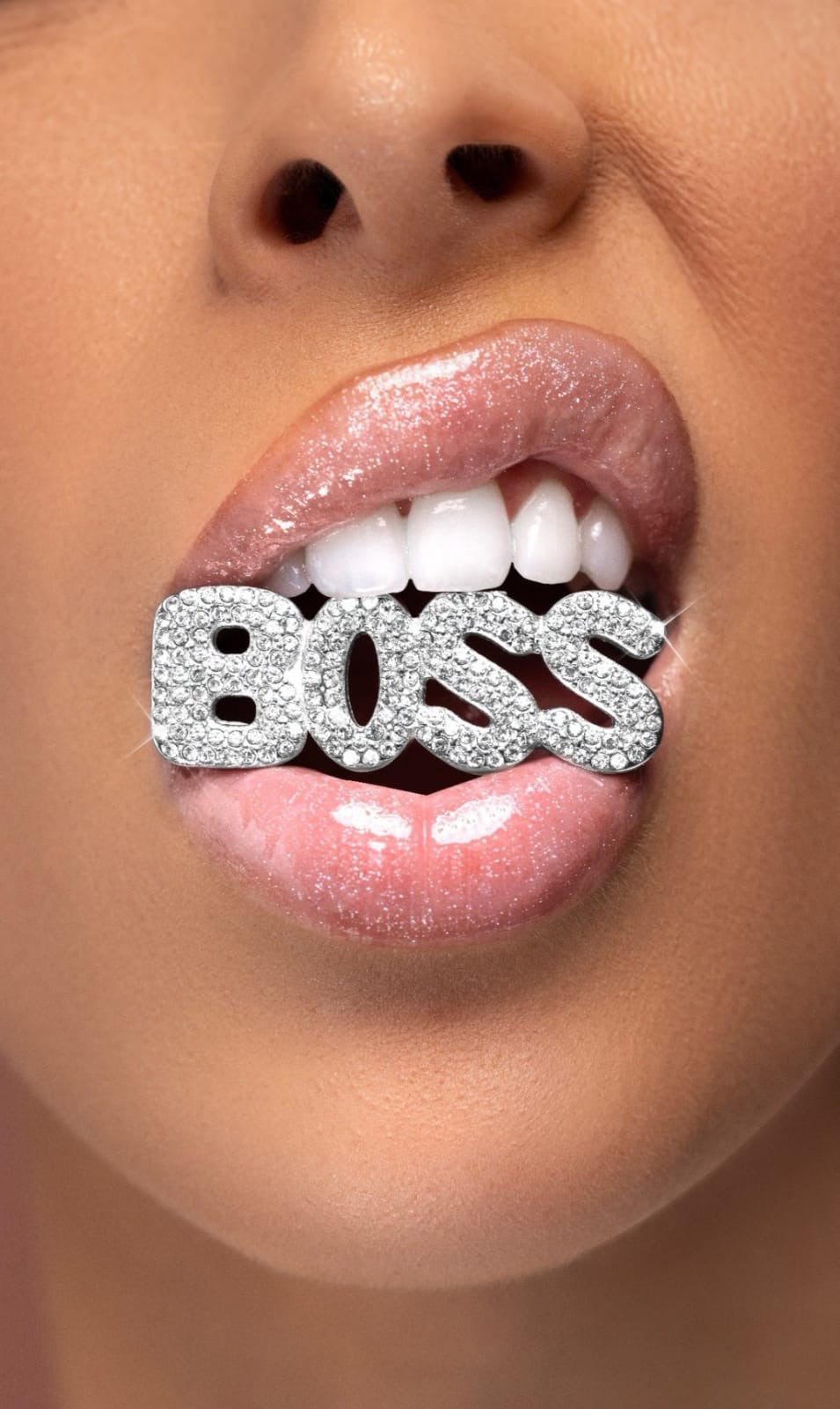Gloss Boss Aura by Helena Coelho
